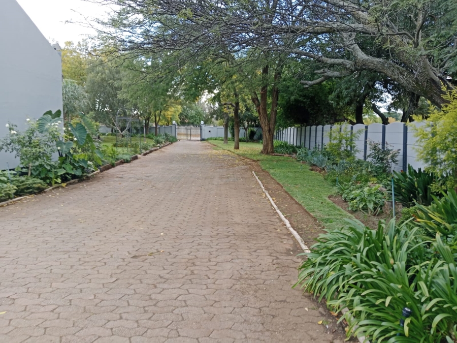 4 Bedroom Property for Sale in Flamingo Park Free State